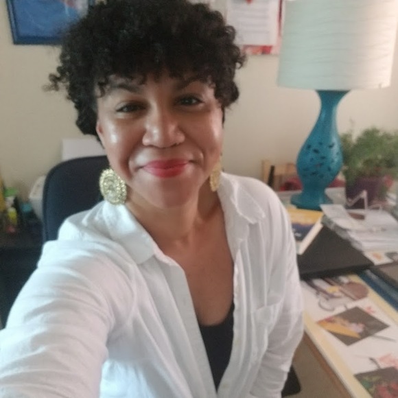 Meet your Posher, Danielle - Picture 1 of 1